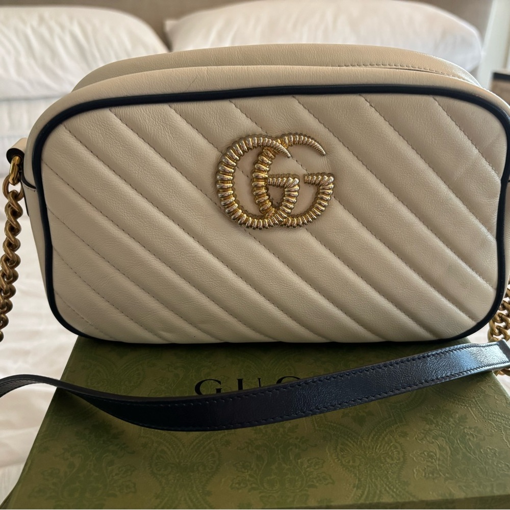 Gucci White Quilted Crossbody Bag with Gold Logo